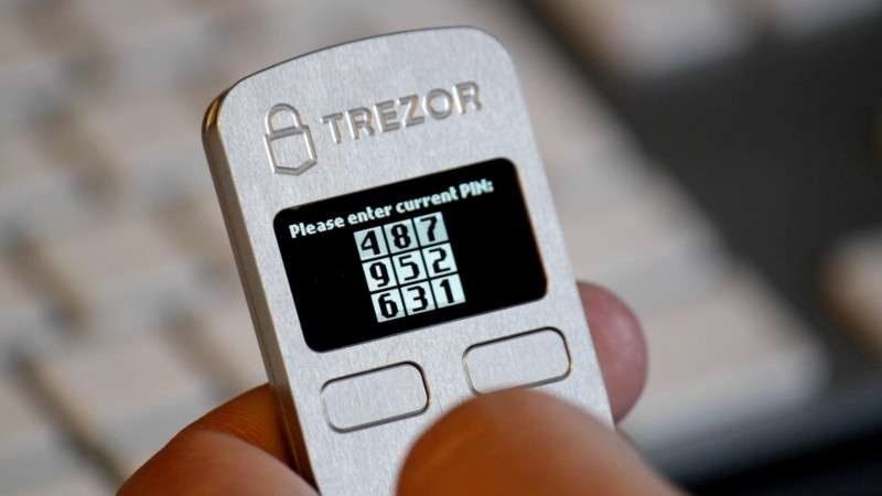 TREZOR review entering pin